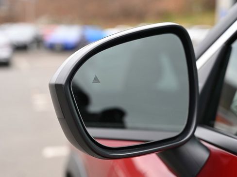 Used 2023 Nissan Rogue S image 11