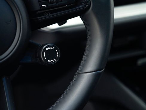 Used 2025 Porsche Cayenne S image 29