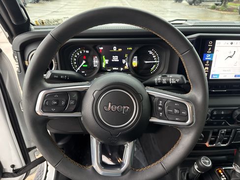 Used 2024 Jeep Wrangler Unlimited Sahara AWD/4WD image 17