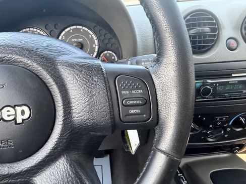 Used 2005 Jeep Liberty Sport image 26