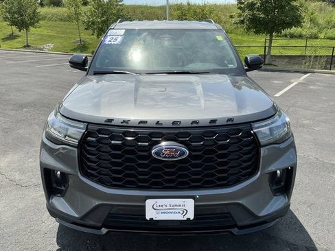 Used 2025 Ford Explorer ST-Line w/ ST-Line Street Pack AWD/4WD image 11