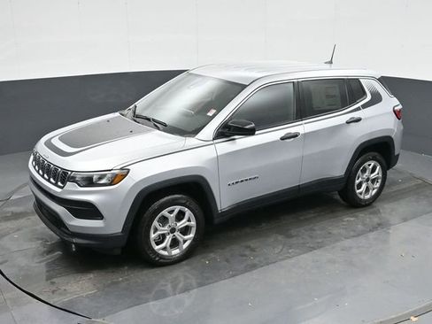 Used 2025 Jeep Compass Sport w/ Mopar Graphics Package AWD/4WD image 33