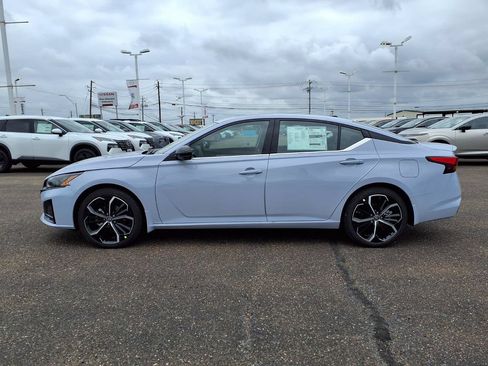 New 2026 Nissan Altima 2.5 SR w/ SR Premium Package FWD image 4