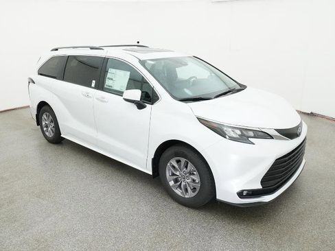 New 2026 Toyota Sienna XLE FWD image 16