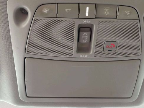 Used 2016 Nissan Maxima Platinum FWD image 26
