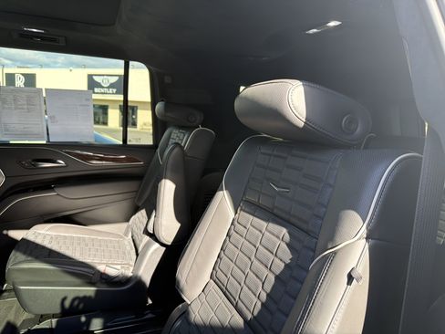 Used 2022 Cadillac Escalade ESV Premium Luxury Platinum image 25