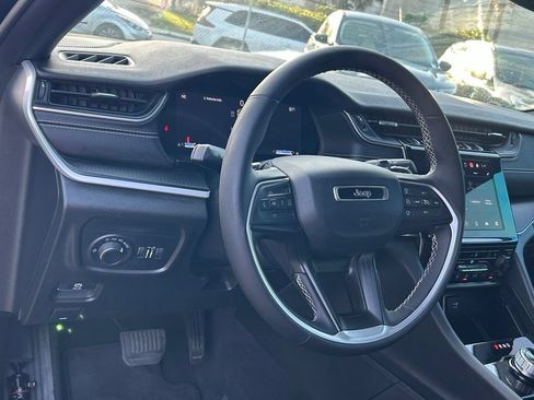Used 2024 Jeep Grand Cherokee Altitude AWD/4WD image 33