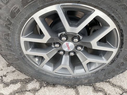 Used 2022 GMC Canyon AT4 w/ Trailering Package image 9