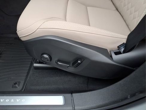 New 2026 Volvo XC90 B6 Plus w/ Protection Package Premier AWD/4WD image 17