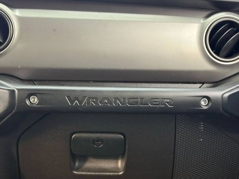 Used 2019 Jeep Wrangler Unlimited Sport S AWD/4WD image 36