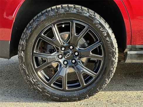 Used 2023 Chevrolet Tahoe Premier w/ Premium Package image 33