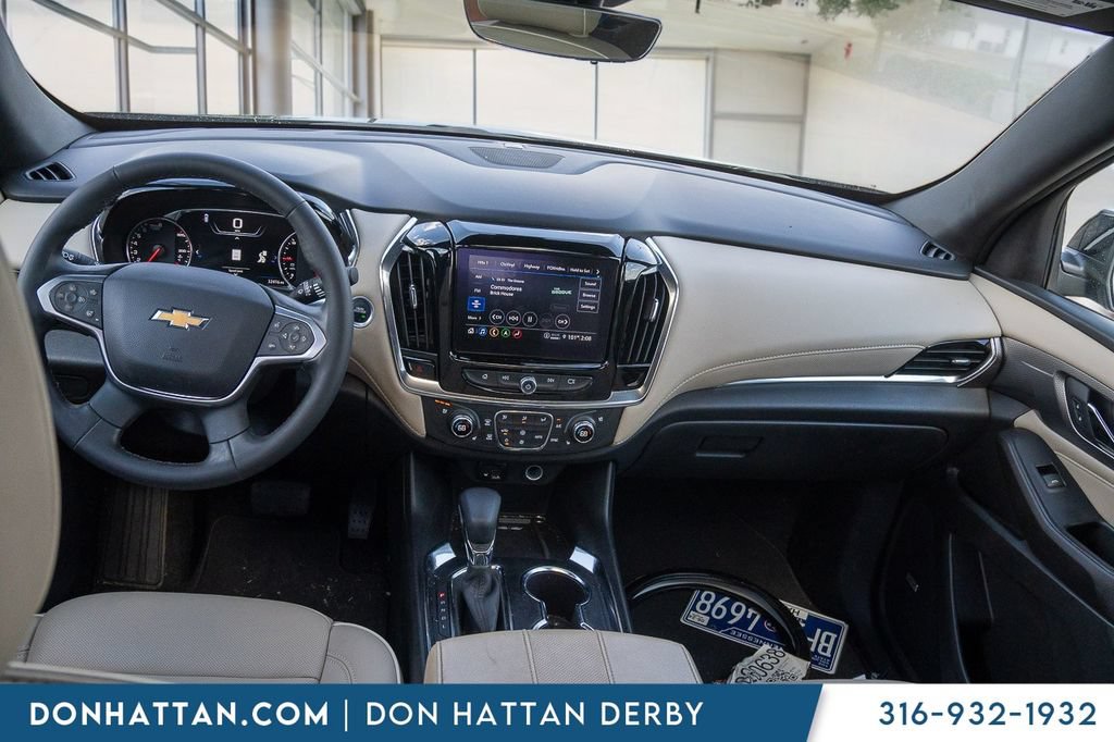 Used 2023 Chevrolet Traverse Premier FWD image 4