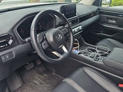 Used 2025 Honda Pilot Touring image 2