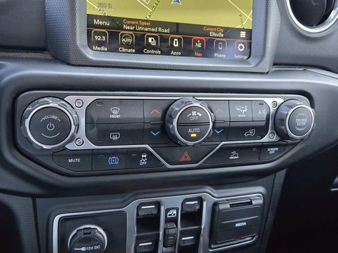 Used 2021 Jeep Wrangler Unlimited Sahara image 32