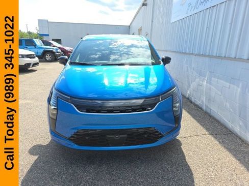 New 2027 Chrysler Pacifica Select AWD/4WD image 2