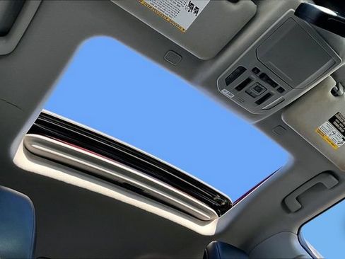 Used 2023 Toyota Highlander XLE image 28