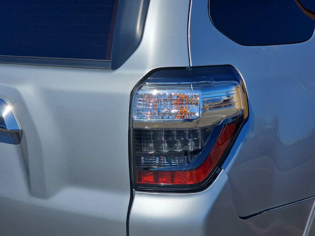 Used 2022 Toyota 4Runner Limited AWD/4WD image 40