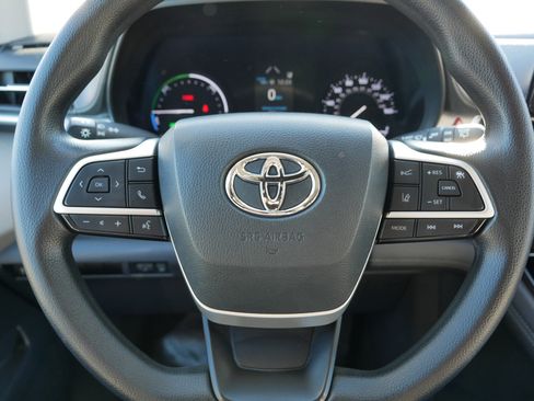 Used 2021 Toyota Sienna LE image 25