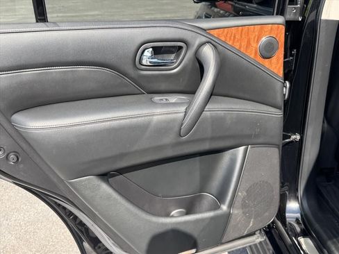 Used 2019 INFINITI QX80 Luxe w/ All-Season Package AWD/4WD image 14