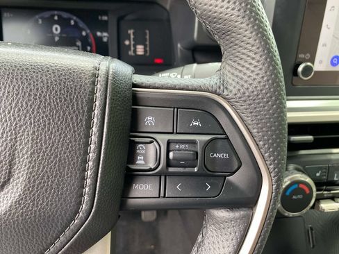 Used 2025 Toyota Tacoma SR5 AWD/4WD image 18