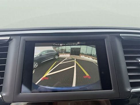 Used 2020 Chrysler Pacifica Touring-L w/ Tire & Wheel Group image 26