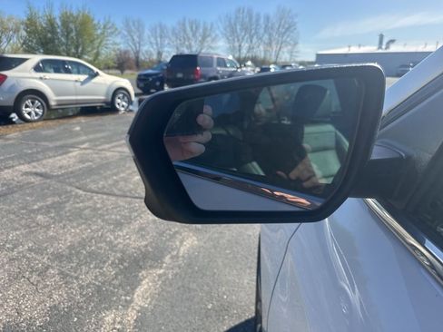 Used 2022 Chevrolet Equinox Premier AWD/4WD image 4