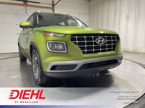 Used 2023 Hyundai Venue SEL image 1