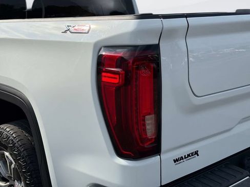 Used 2022 GMC Sierra 1500 SLT w/ SLT Convenience Package AWD/4WD image 12