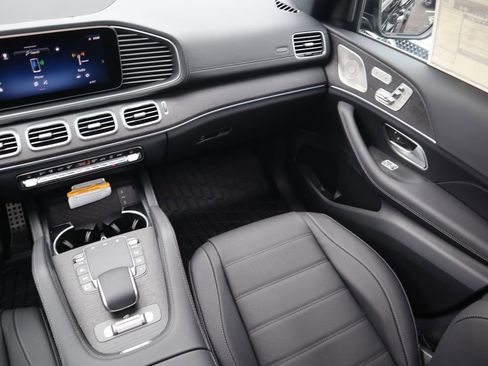 New 2025 Mercedes-Benz GLS 580 4MATIC image 13