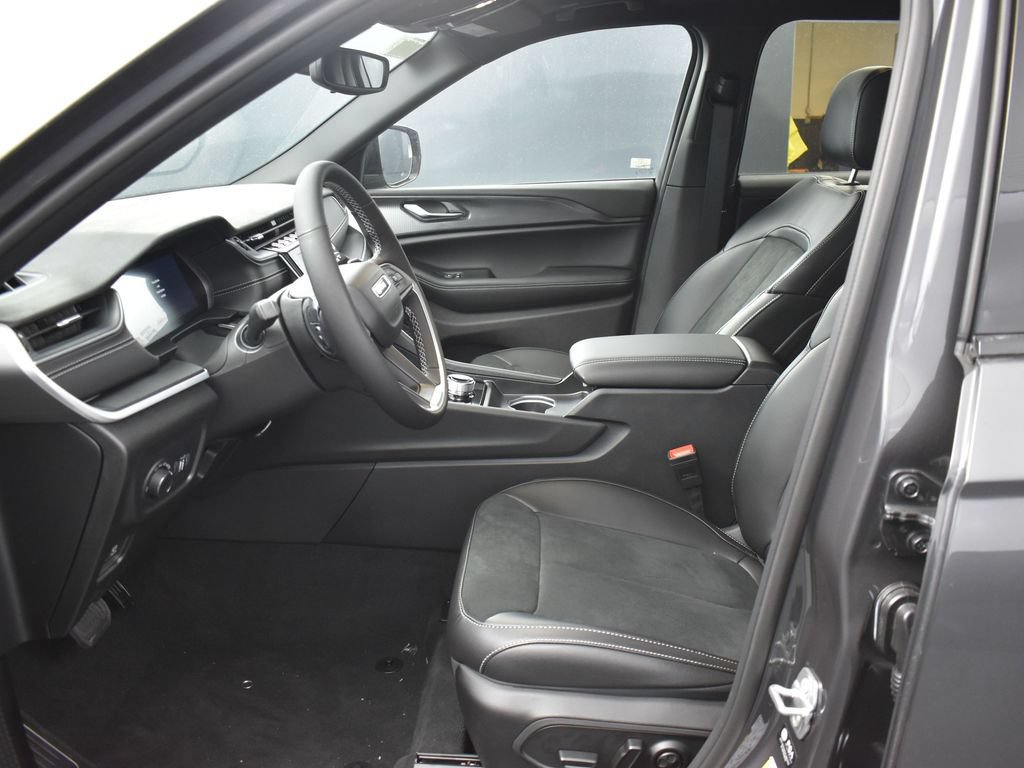 Used 2025 Jeep Grand Cherokee L Altitude AWD/4WD image 20