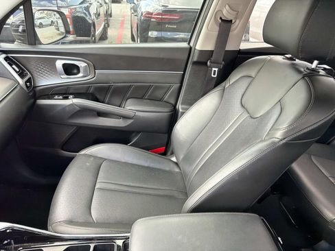 Used 2023 Kia Sorento SX AWD/4WD image 16