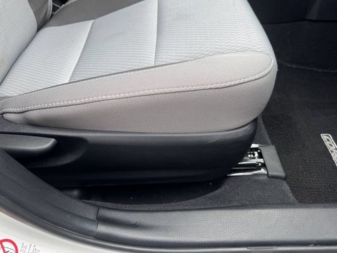 Used 2019 Toyota Corolla LE w/ Carpet Mat Package (TMS) FWD image 31