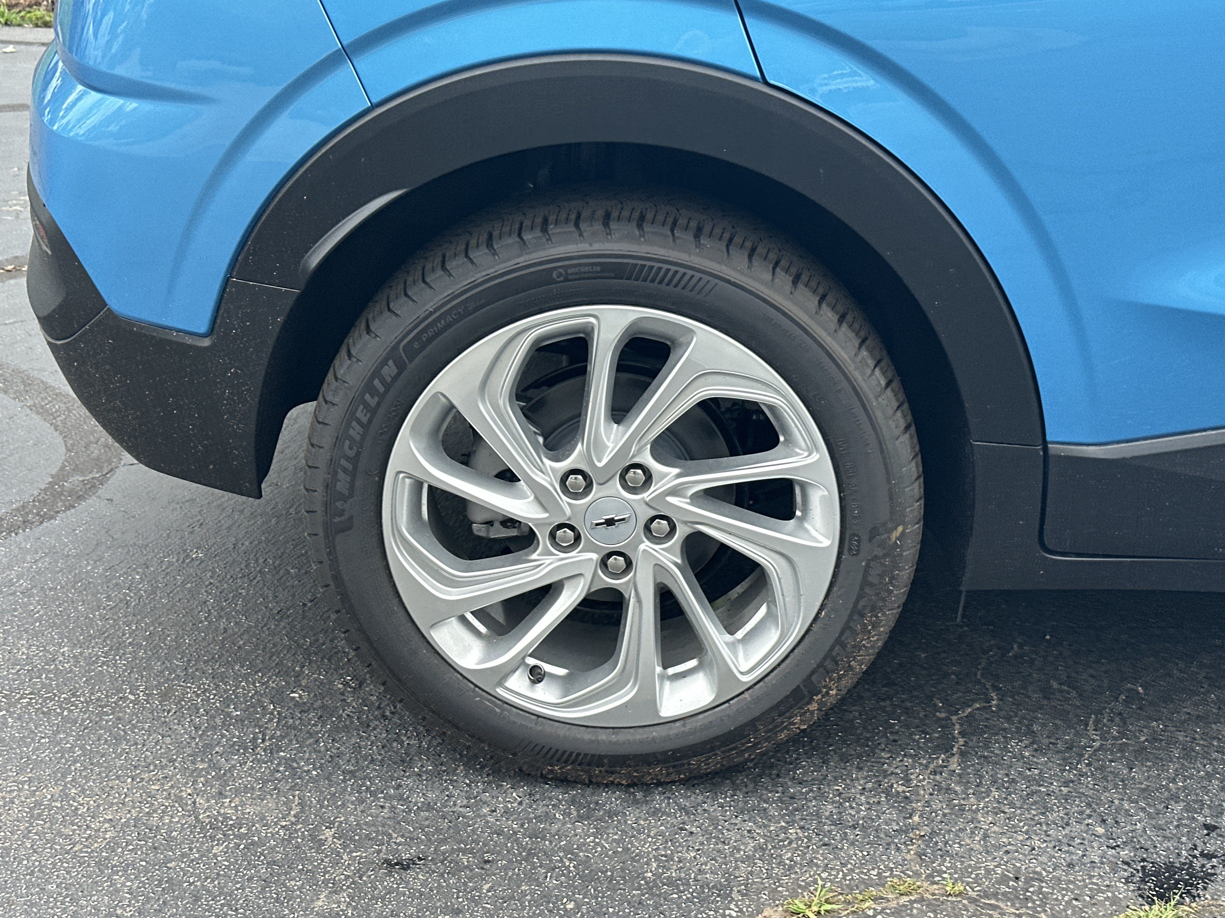 New 2027 Chevrolet Bolt LT FWD image 17