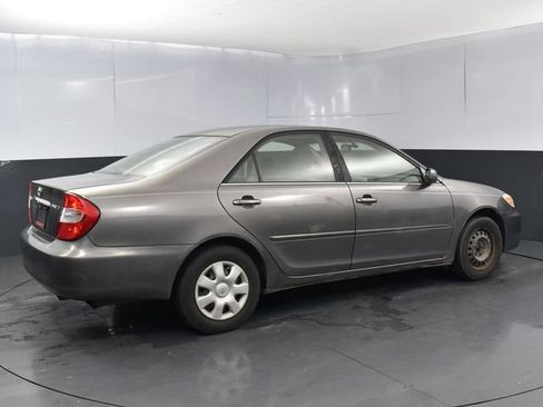 Used 2004 Toyota Camry LE FWD image 3