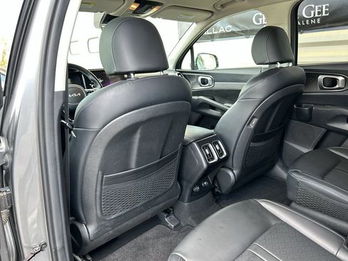 Used 2023 Kia Sorento EX image 13