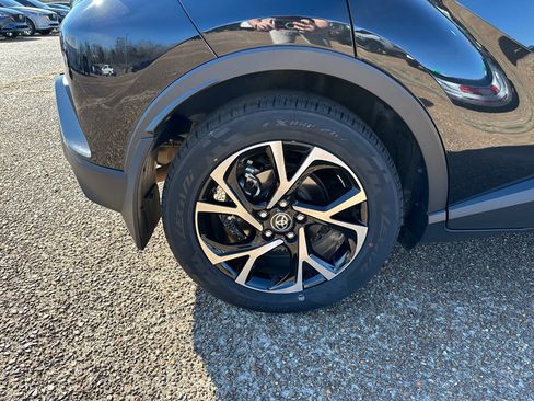 Used 2021 Toyota C-HR XLE image 5