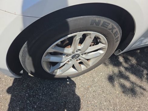 Used 2011 Kia Optima LX FWD image 9