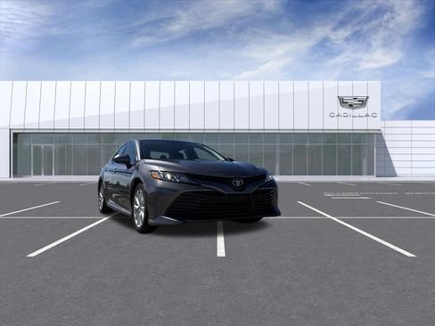 Used 2020 Toyota Camry LE FWD image 8
