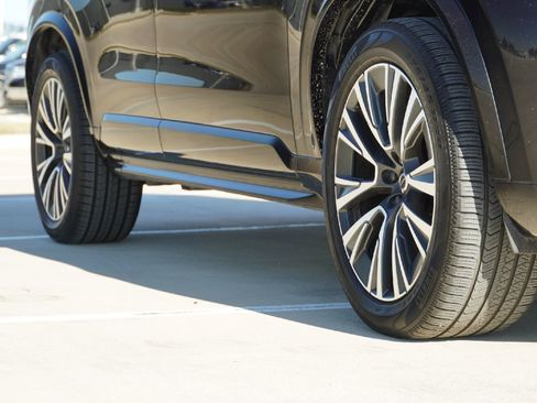 Used 2020 Volvo XC90 T6 Momentum w/ Advanced Package image 3