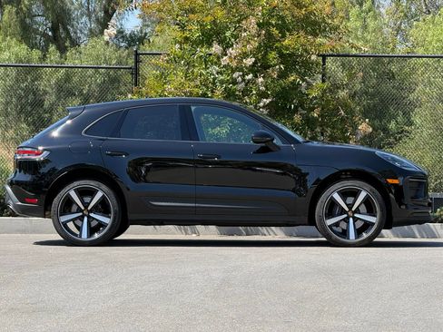 Used 2026 Porsche Macan AWD/4WD image 8
