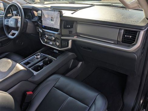 Used 2024 Ford Expedition Max XLT image 21