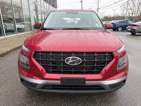 Certified 2025 Hyundai Venue SE image 2