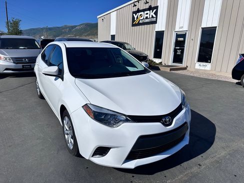 Used 2015 Toyota Corolla LE FWD image 1