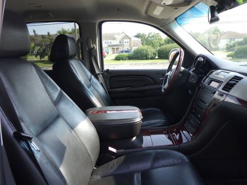 Used 2007 Cadillac Escalade AWD image 17
