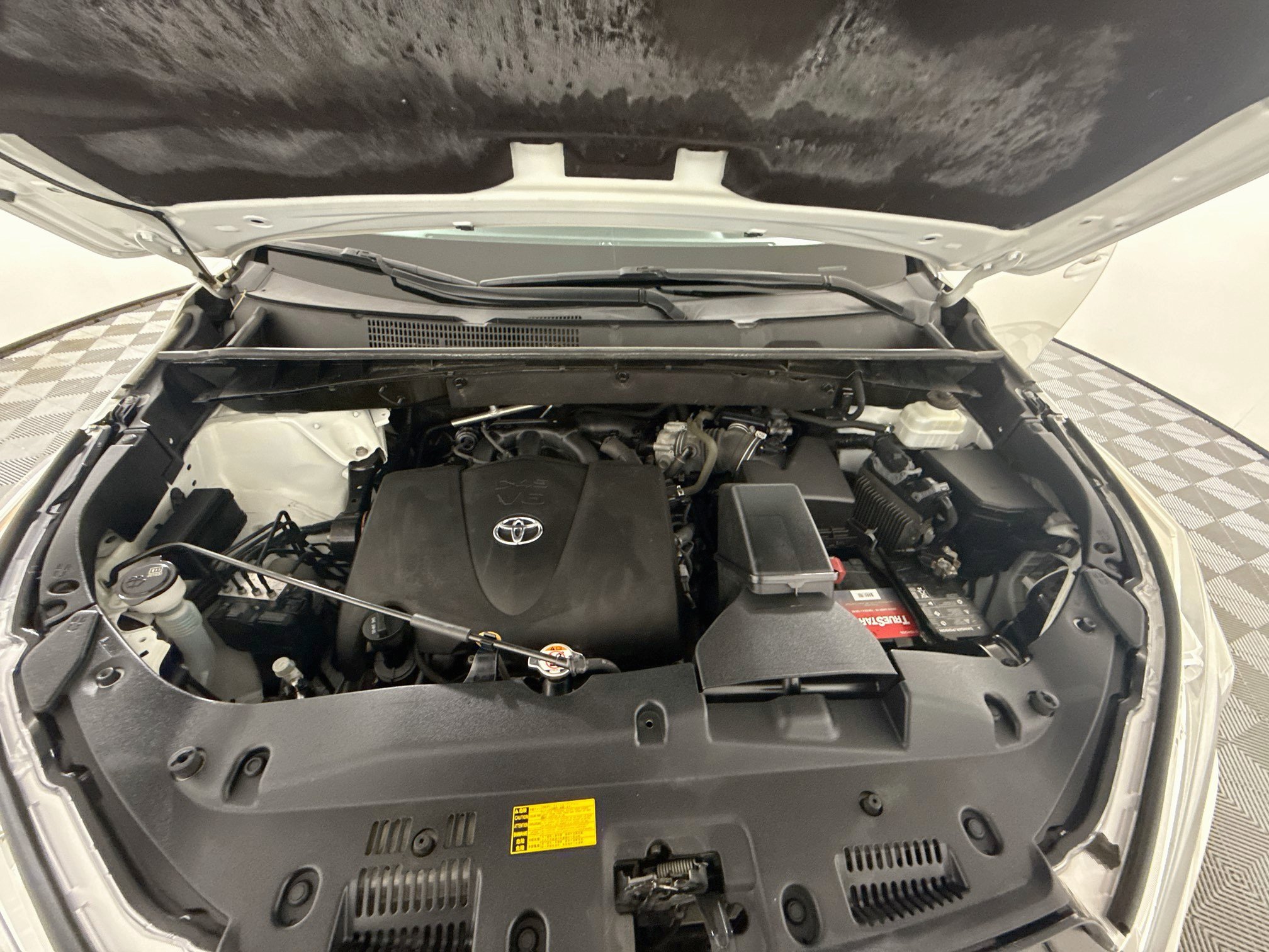 Certified 2019 Toyota Highlander XLE AWD/4WD image 32