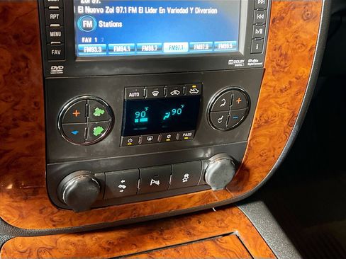 Used 2012 Chevrolet Avalanche LTZ image 25