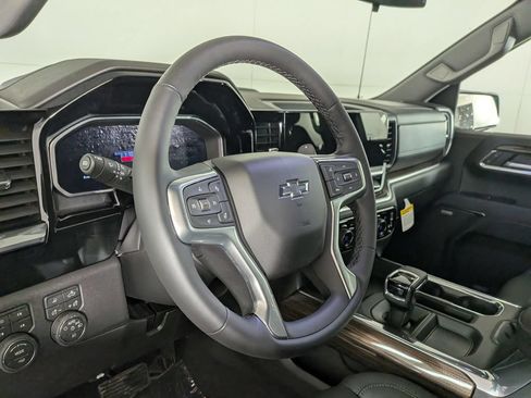 Used 2026 Chevrolet Silverado 1500 LT Trail Boss w/ LT Trail Boss Premium Package AWD/4WD image 17