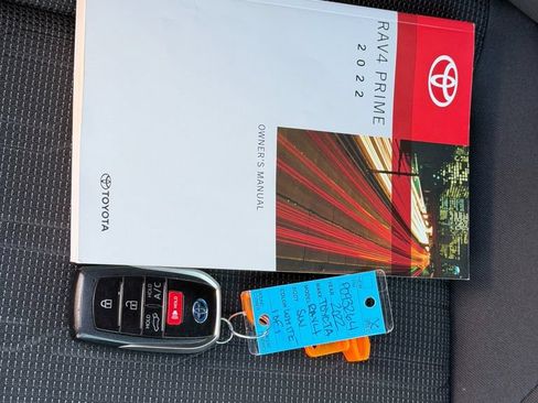 Used 2022 Toyota RAV4 SE w/ Weather & Moonroof Package AWD/4WD image 8
