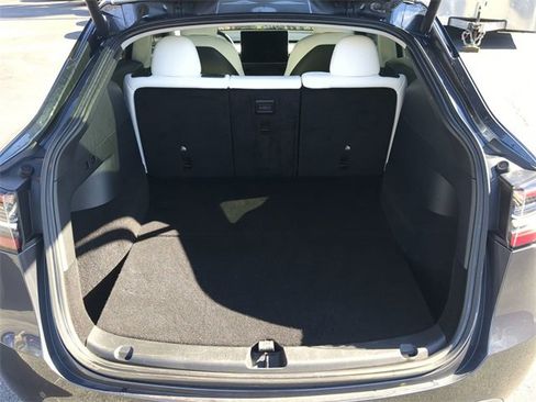 Used 2022 Tesla Model Y Performance image 14
