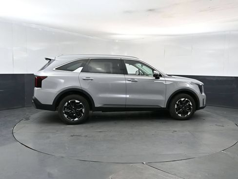 Certified 2024 Kia Sorento S w/ Panoramic Sunroof Package AWD/4WD image 6